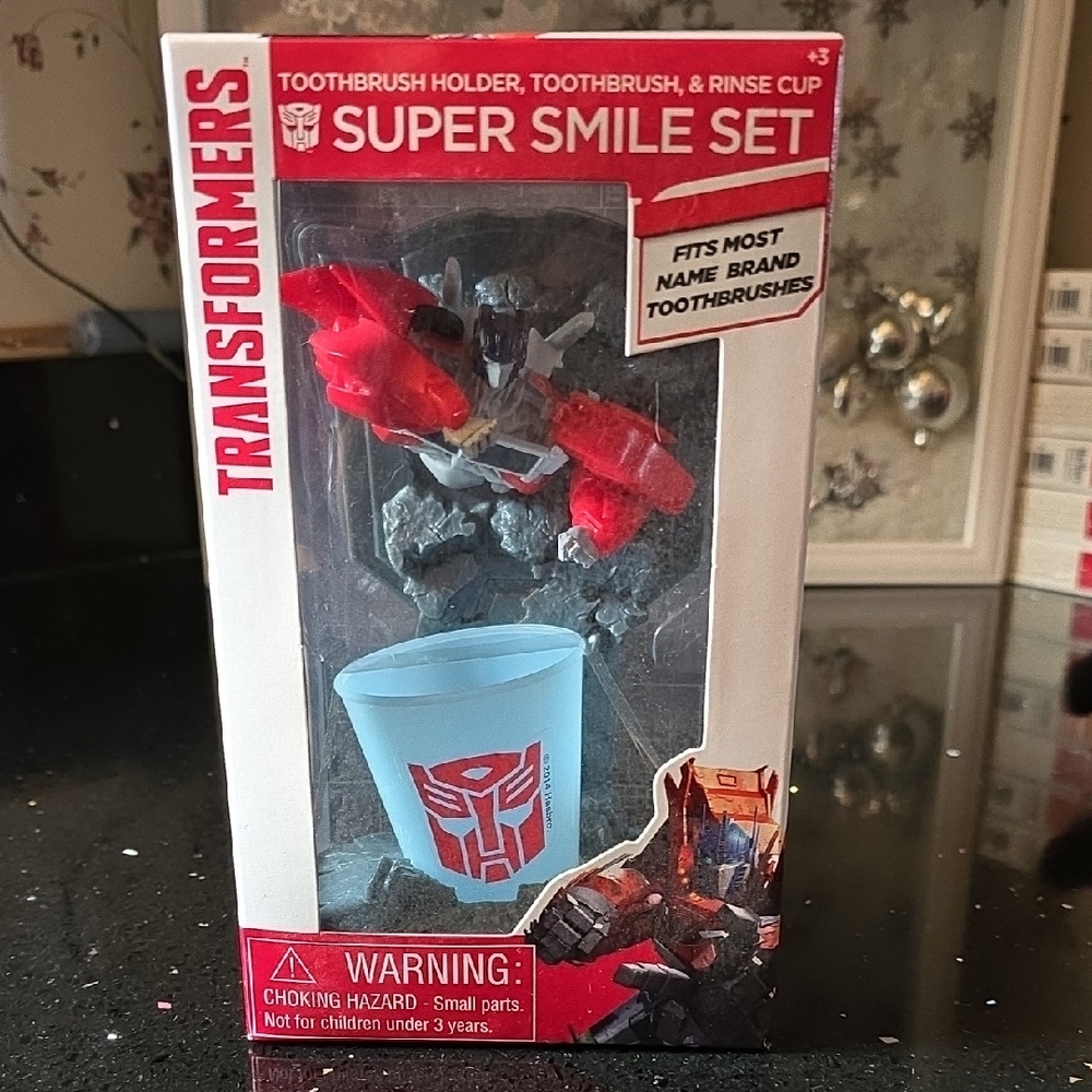 NIB. Transformers Super Smile Set-Toothbrush Holder, Toothbrush & Cup